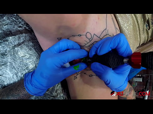 ❤️ Ekstreem tattooed hottie Sully Savage krige in tattoo op har klitoris ️ Porno by ús fy.massagecenter-yalta.ru ❌️❤